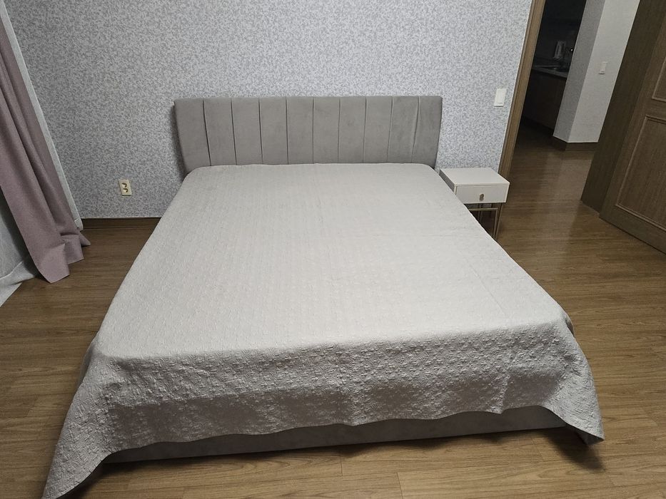 Продам двуспальную кровать.