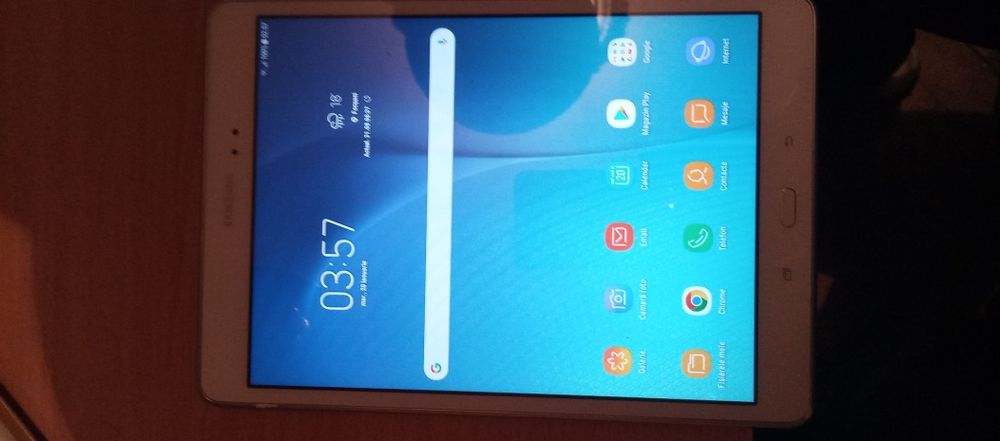 Vând tableta Samsung Galaxy Tab A  model  sm-T555