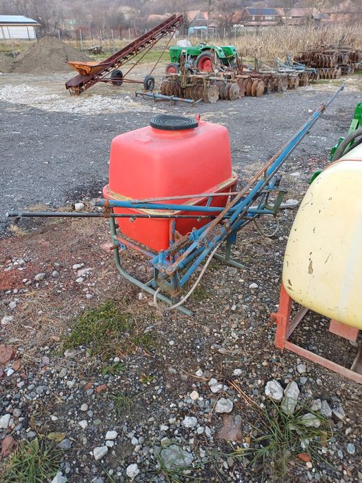 Met de erbicidat de 330 litri și de 200 de litri