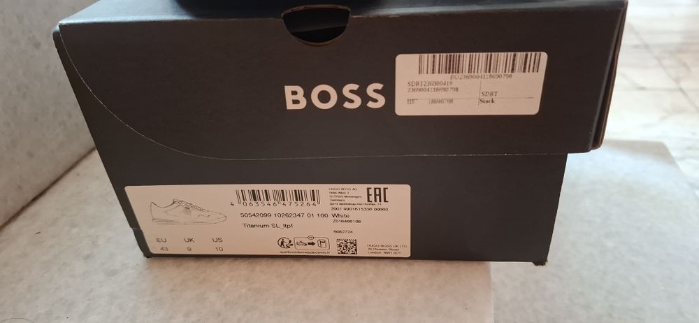 Продавам чисто нови мъжки обувки Boss