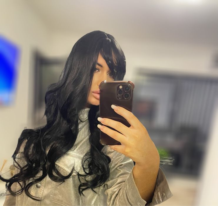 Peruca bruneta lunga ondulata