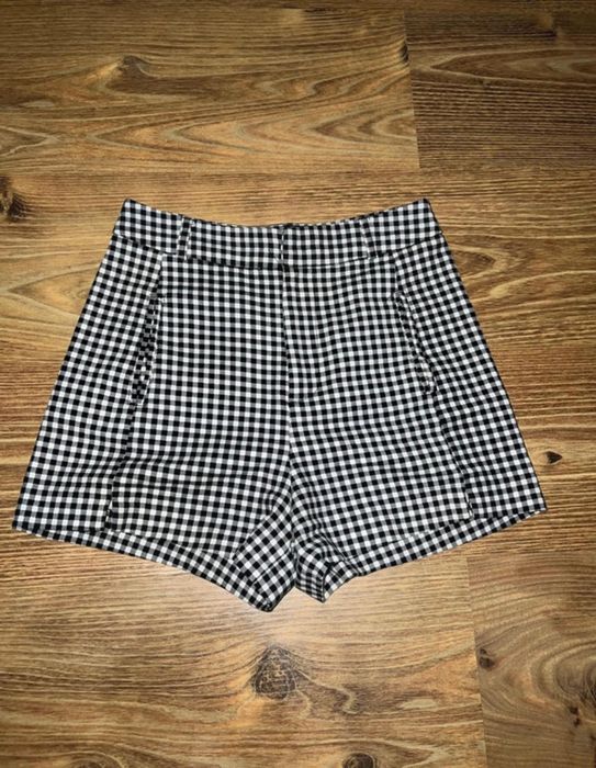 Pantaloni scurți Stradivarius