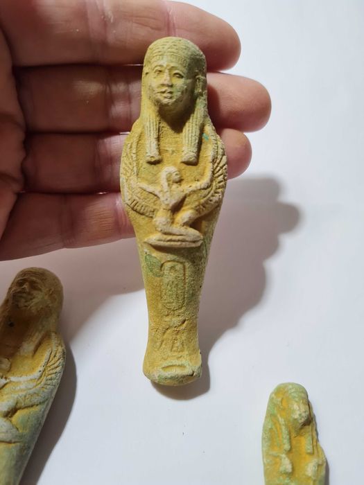4 statuete egiptene din teracotă arsă