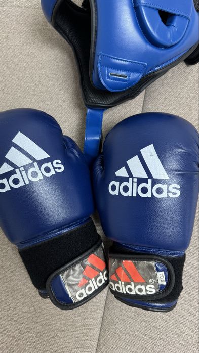 Шлем и перчатки в отличном состоянии