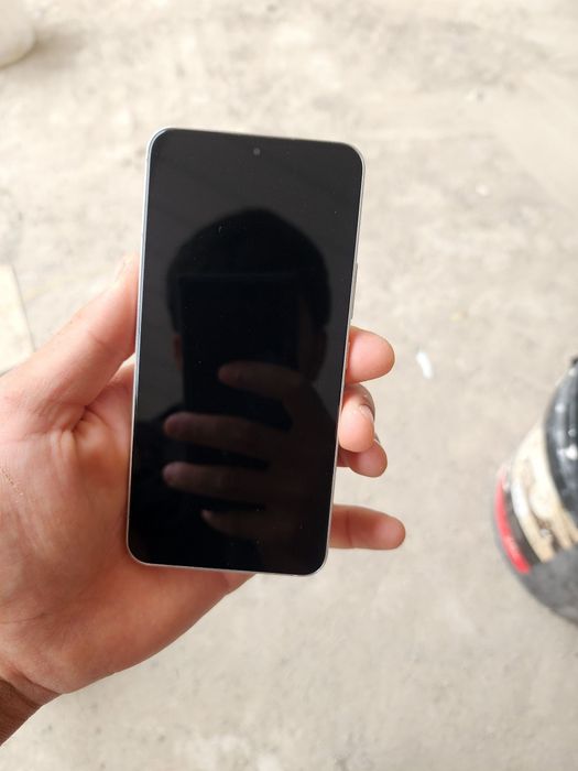 Samsung S22     xotira 256