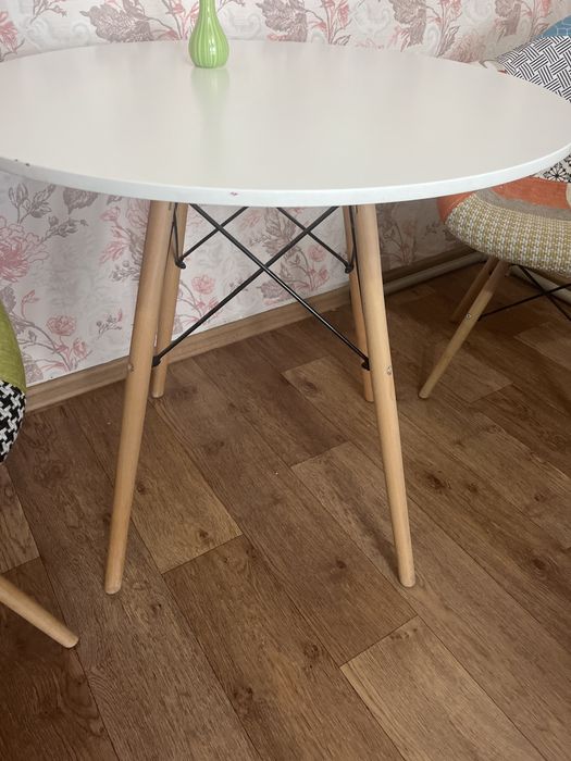 Продам стол и два стула