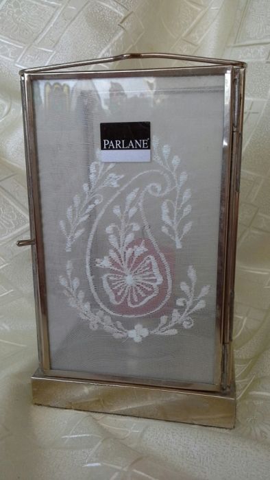 Felinar Parlane, model deosebit cu dantela