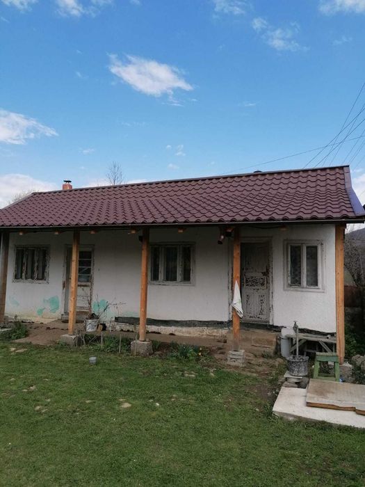 Casă cu teren 1.200 mp, panouri solare 3 kW – Soveja, Vrancea