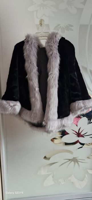 Capa de blana elegantă