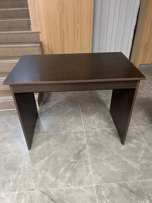 Офисные столы в среднем состояние