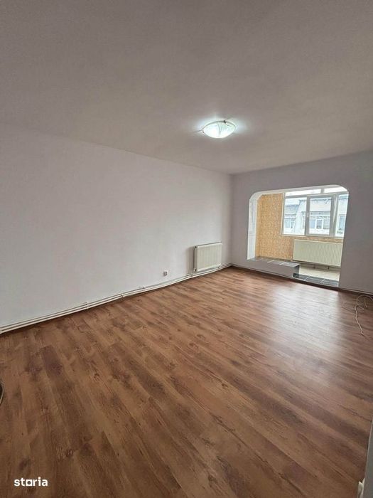 De vanzare apartament decomandat cu 3 camere,2 balcoane,78mp,79900euro