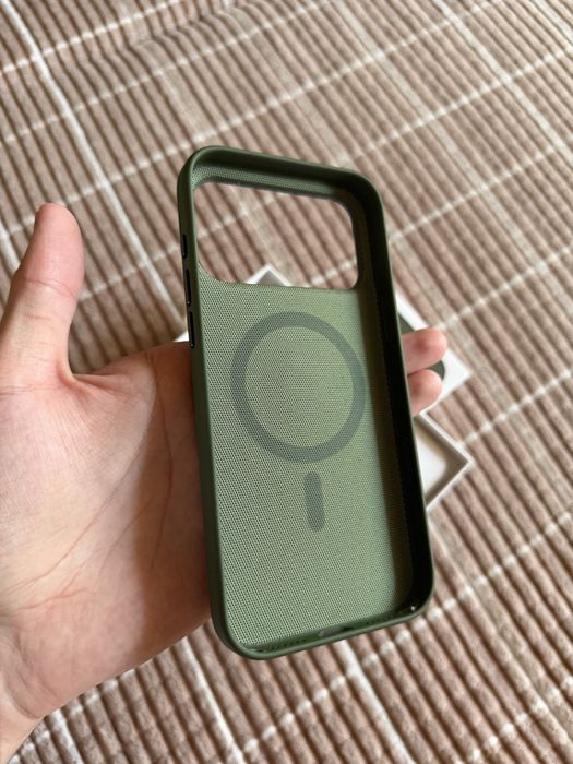 Продам Оригинальный Чехол на iPhone 17 Pro Max
