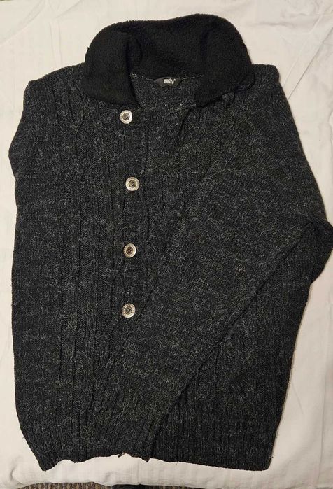 продам свитер/с воротником