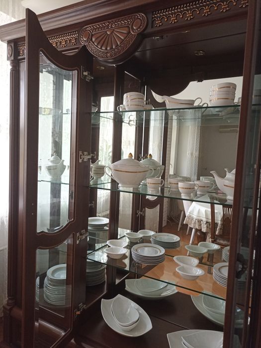 Продается сервант в хорошем состоянии