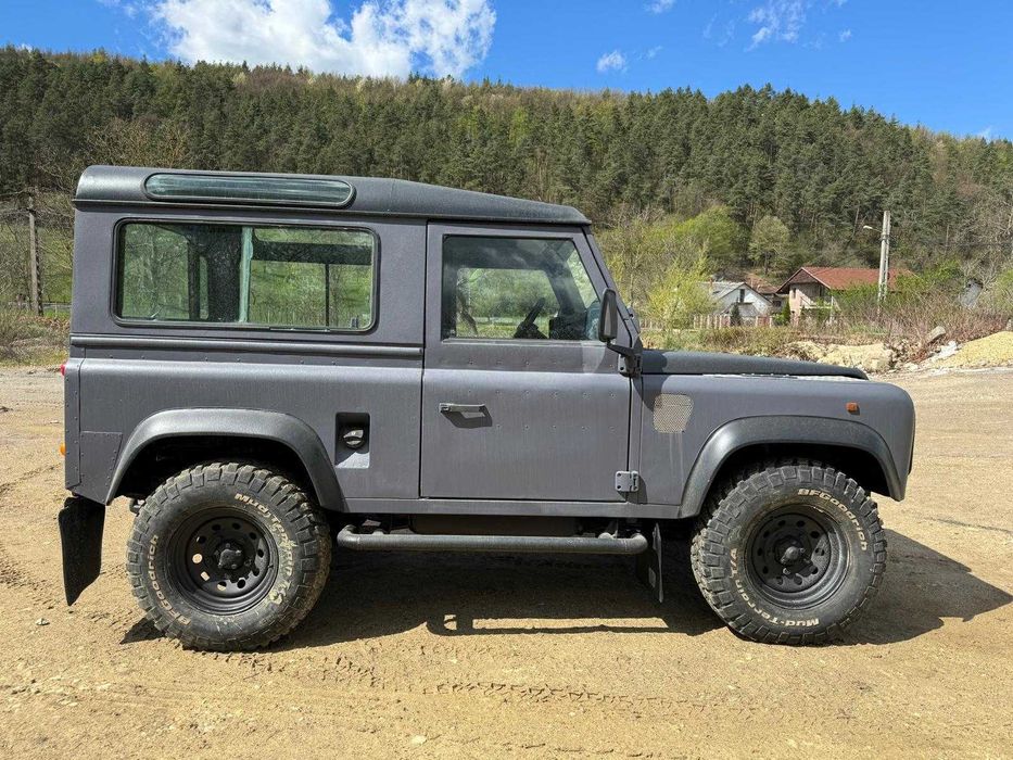 Land Rover Defender 1999 diesel, 2.394 € — imagine 3