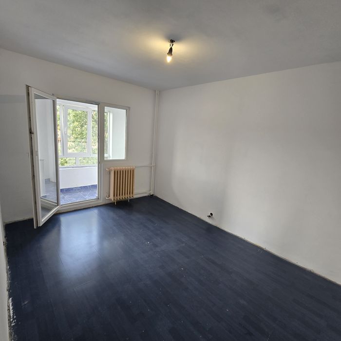 Ocazie! Apartament Spațios 3 Camere, 2 Băi, 3 Balcoane - Etaj 2, Zona Velenţa, Strada Şcoalelor, Oradea