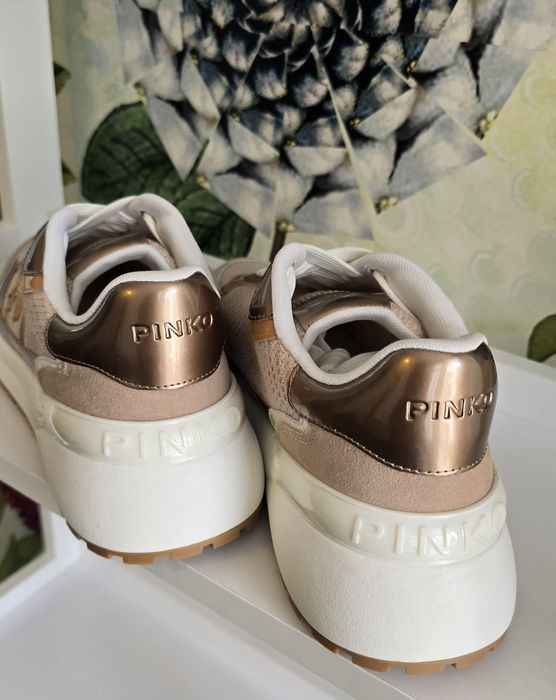 Нови оригинални сникърси PINKO