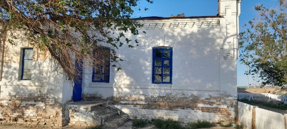 Екі үй сатылады