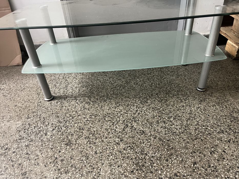 Стъклена маса много запазена