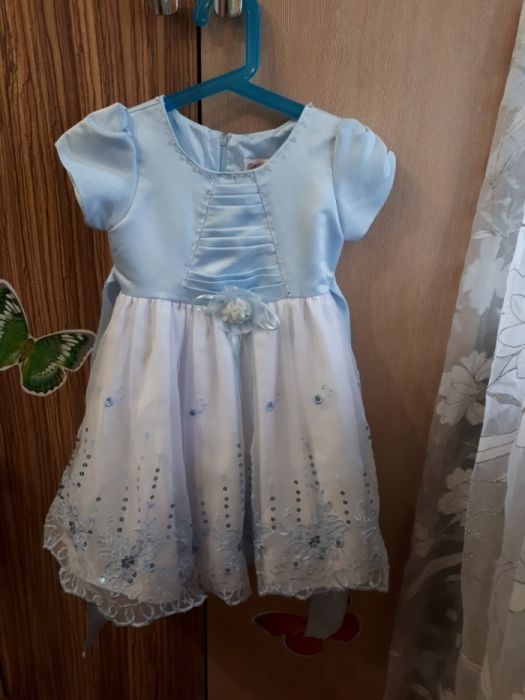 Продам праздничное платье