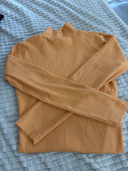 Дамски блузи и топове