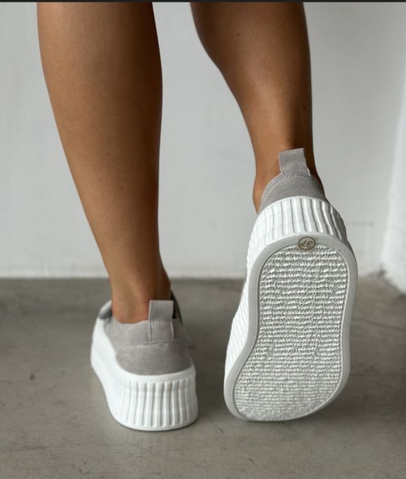 Продам кеды женские