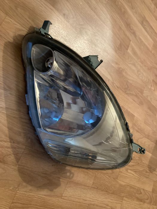 Фар за Тойта Ярис феислифт 2004