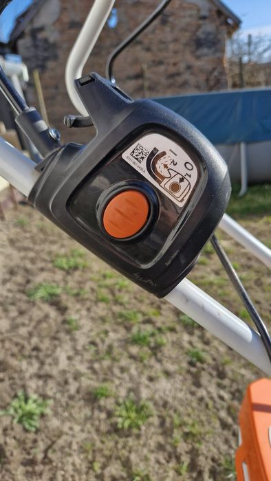 Vand masina de tuns iarba sthil