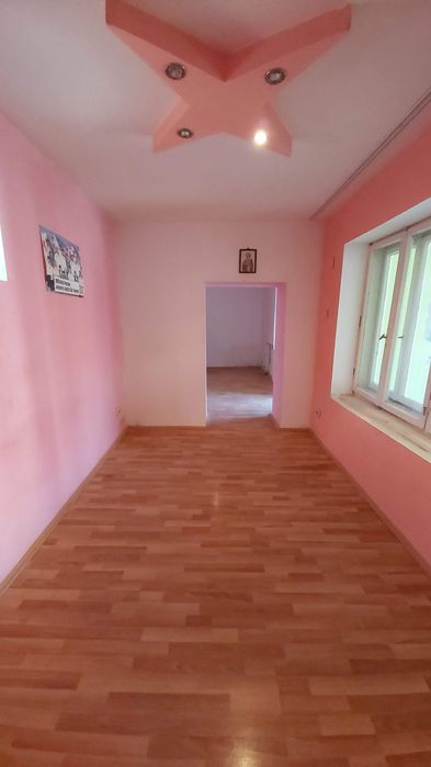 Casă mare, primitoare și bine compartimentată, cu 5 camere