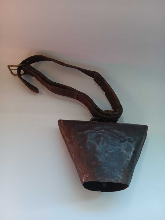 talanga veche ,clopot mare de Vaci, obiect de colectie