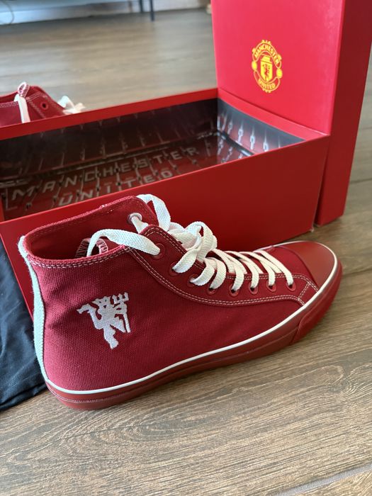 Нови оригинални кецове на MANCHESTER UNITED
