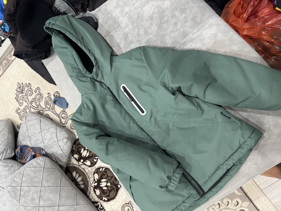 Продам куртку на мальчика 146 р