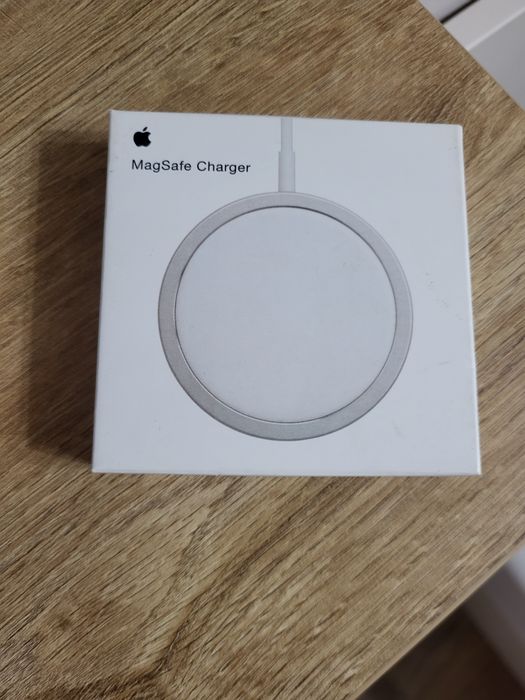 MagSafe Charger / Apple IPhone