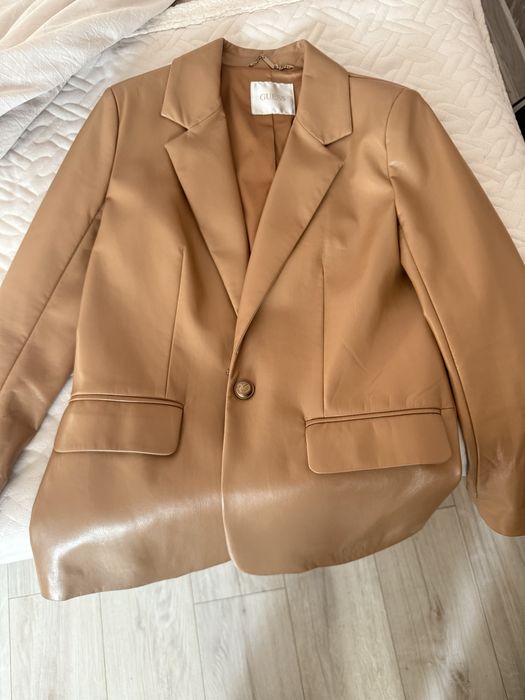 Дамски кожен блейзер GUESS –  кожен, цвят камел, размер XS