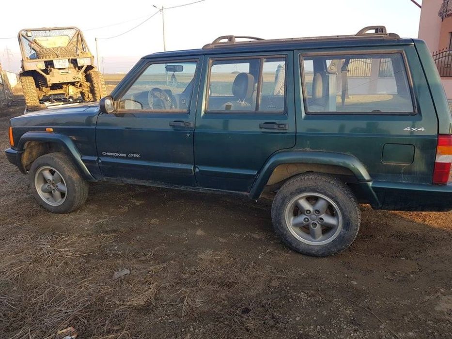 dezmembrez jeep cherokee