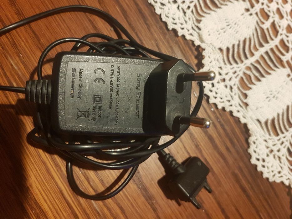 Продават се зарядни и капаци за GSM