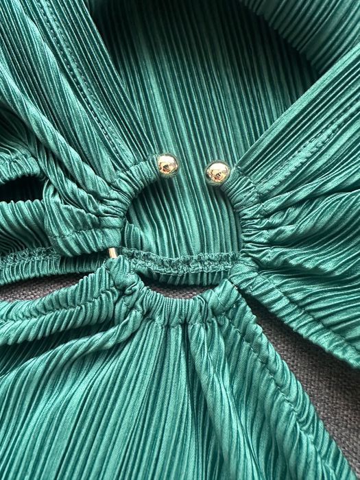 Дълга плисирана рокля с cut-out | Bisou’s Project — зелена S/M