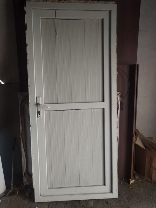 Дверь пластиковая, глухая