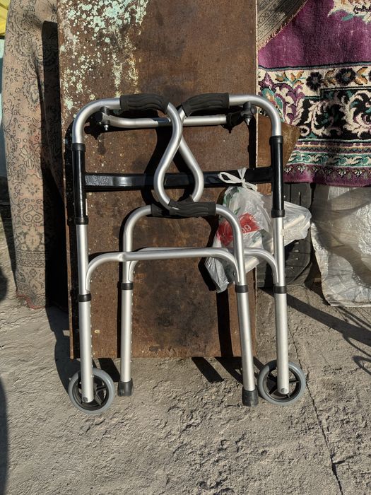 Ходунки с колёсиком