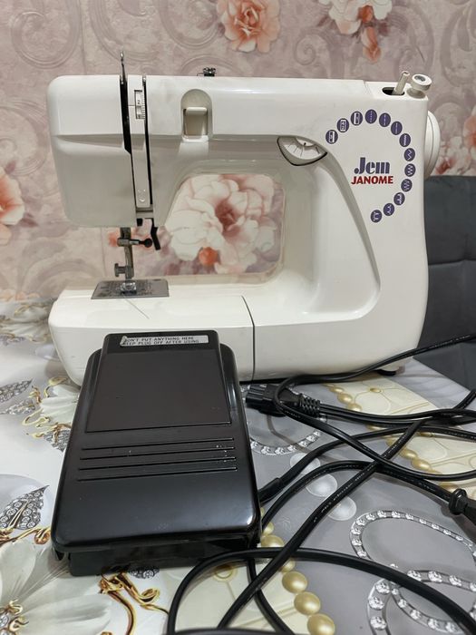 Швейная машинка продам