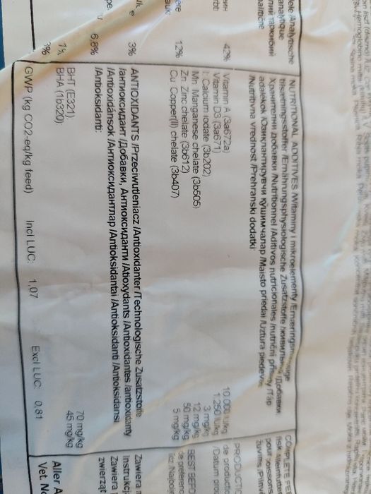 Плаваща храна за езерни риби