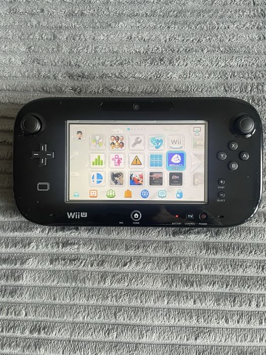 Nintendo Wii U modat + Pro Controller