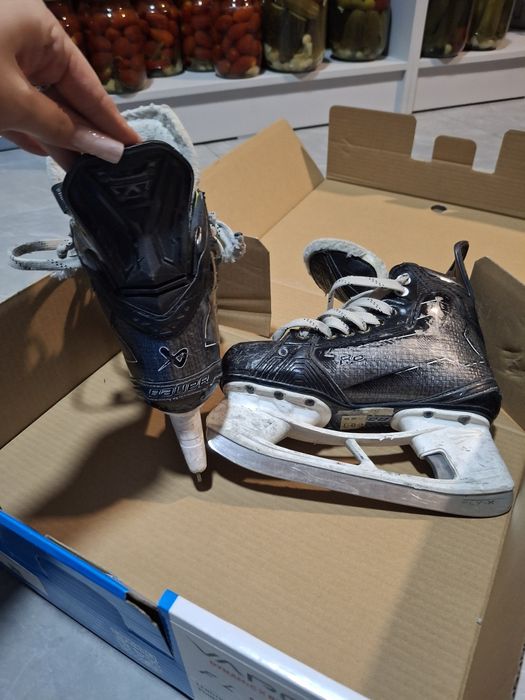 Коньки Bauer размер 35