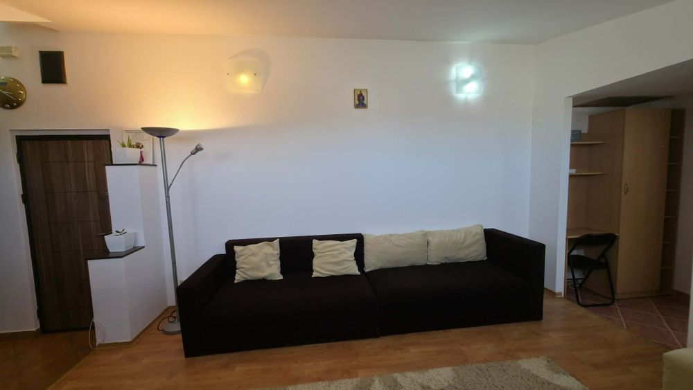 Închiriez apartament