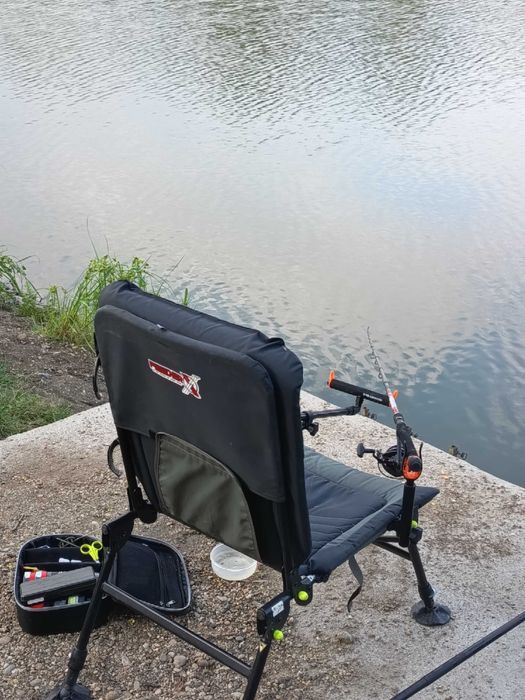 Lansetă Diamant Alb 3.90m 150g împreună cu mulineta Pro Fl 6000