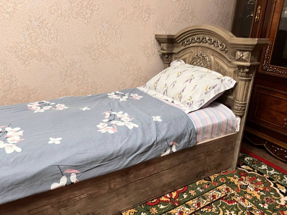 Продам Стенку, кровать и рабочий стол!