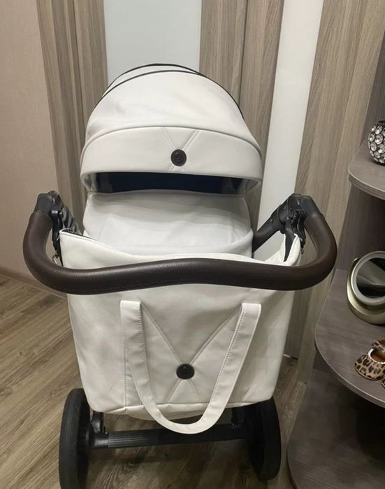 Продам коляску 2 в 1 roan bass next