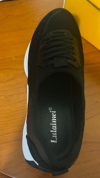 продаются кроссовки 39, новые