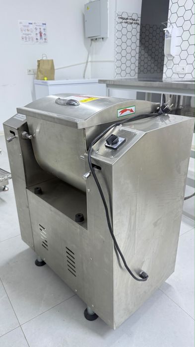 Продам горизонтальный тестомес HWJ-25