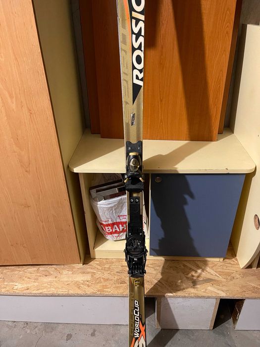 Ски с автомати, ски обувки и щеки на символични цени